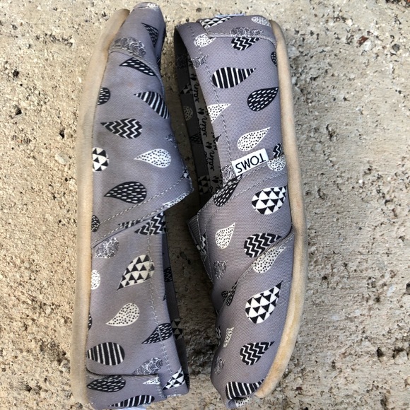 ‼️SOLD‼️ TOMS size 6 - Picture 2 of 5